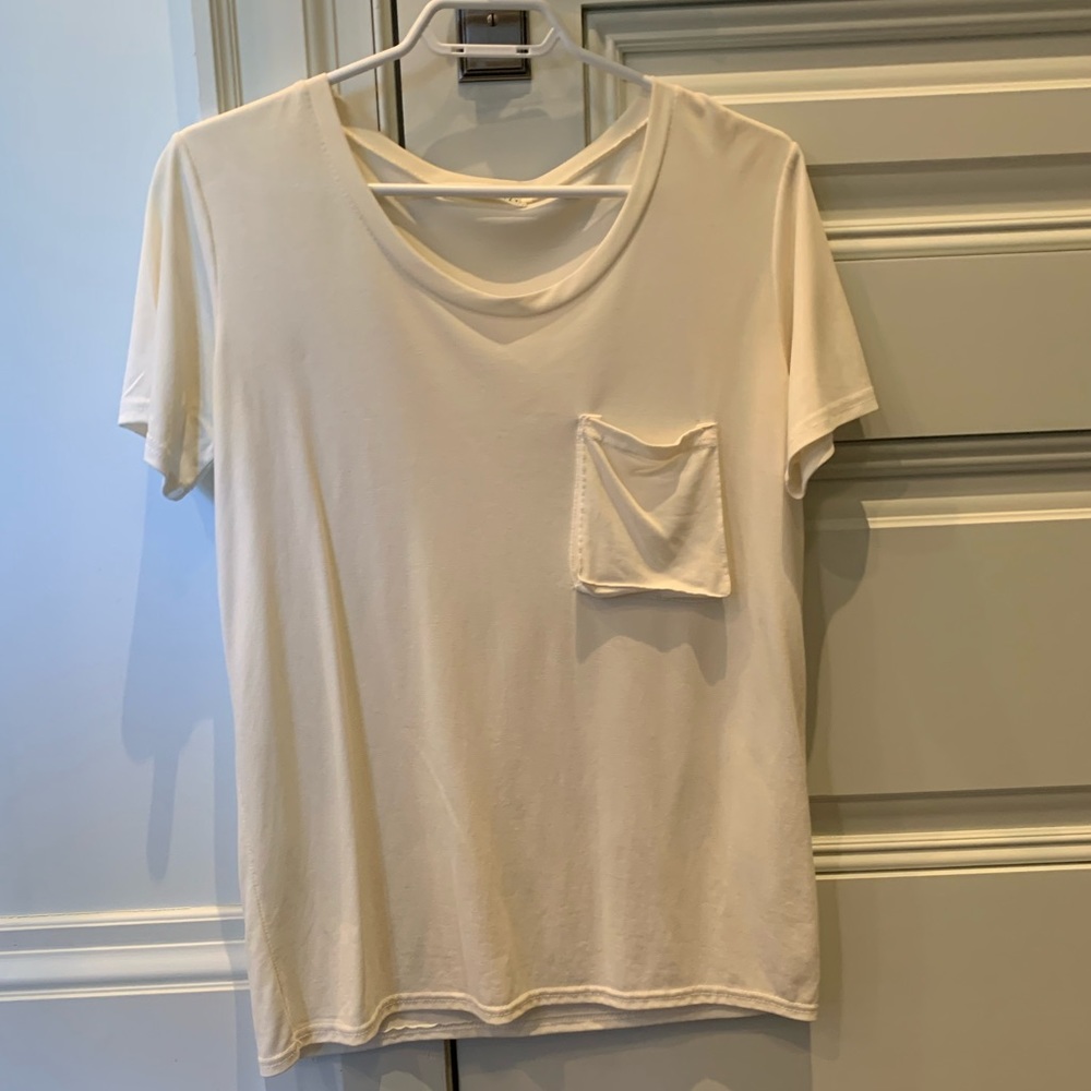 White t-shirt with pop out pocket